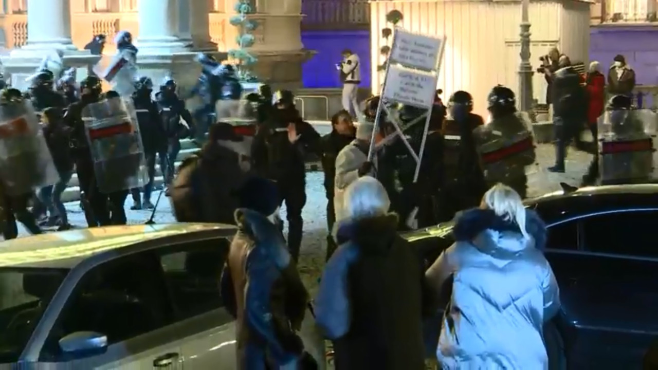 Žandarmerija razbija demonstracije nakon izbora u glavnom gradu (foto: snimak ekrana N1)