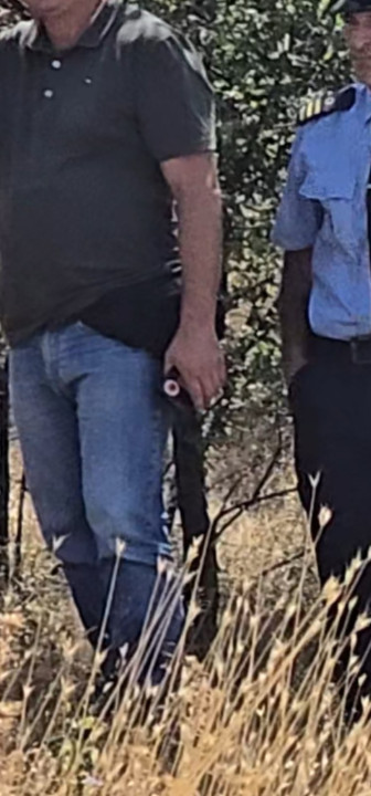 Skrivena kamera u rukama kosovskog policajca u civilu na obeležavanju godišnjice nestanka novinara (foto: kadar iz videa Medija centra iz Čaglavice)