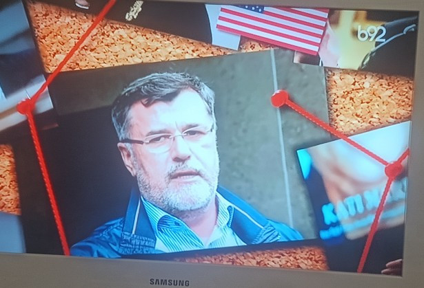 Fotografija ekrana B92 u vreme emitovanja filma "Zlo doba 2" gde je prikazan Veran Matić na godišnjici ubistva Slavka Ćuruvije (Foto: Srđan Ilić)