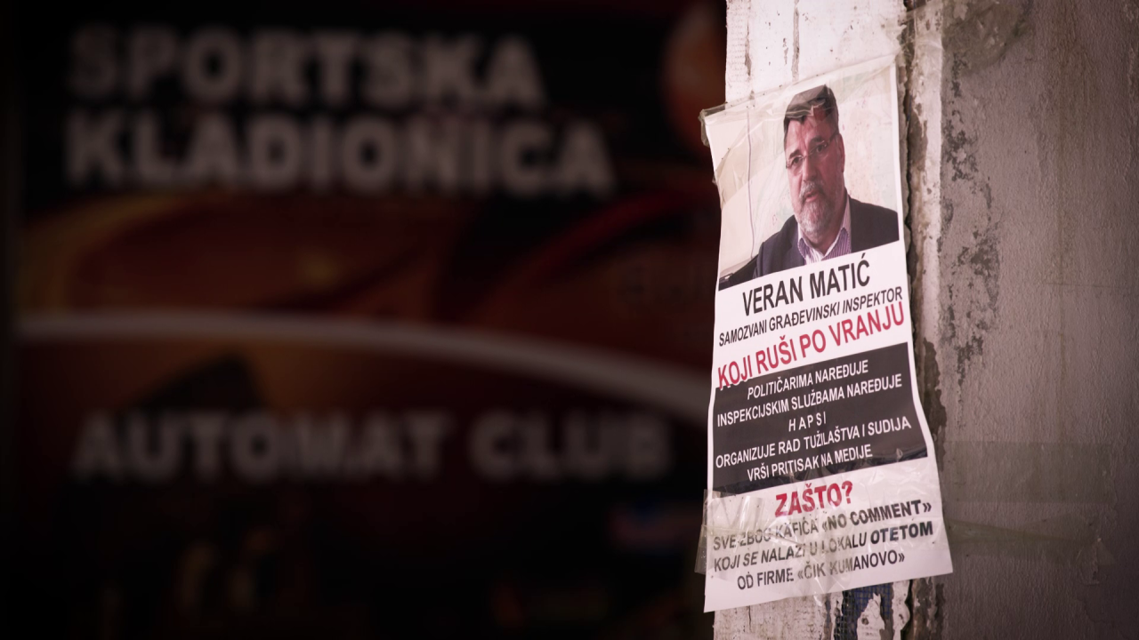 Plakati-pretnje Veranu Matiću u Vranju, foto: Insajder TV