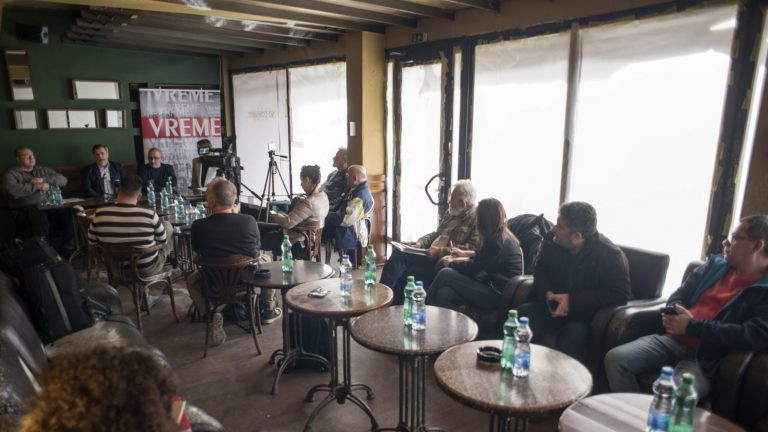 Protiv lokalnog kabadahije: Tribina "Vremena" u Vranju (foto: Marija Janković)